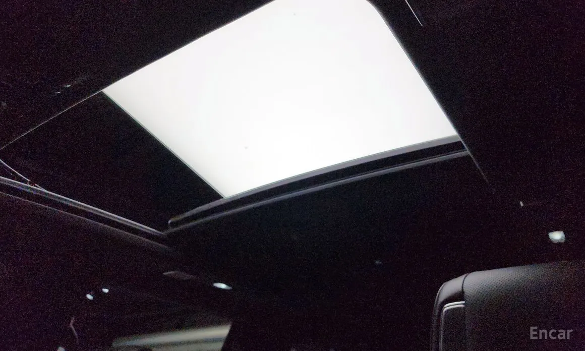 Фото 18 - Cadillac Escalade