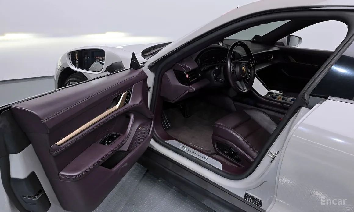 Фото 10 - Porsche Taycan