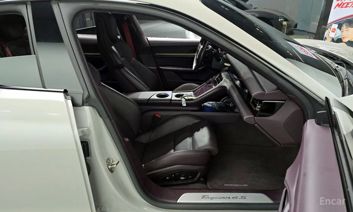 Фото 11 - Porsche Taycan