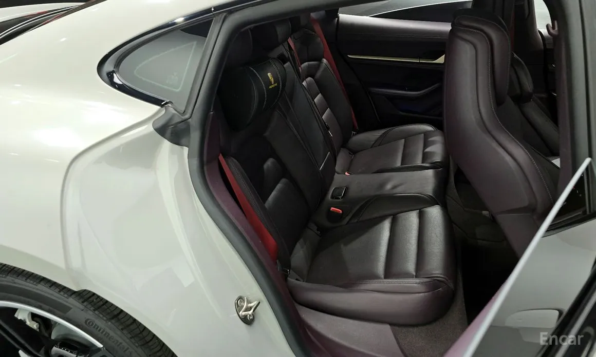 Фото 12 - Porsche Taycan