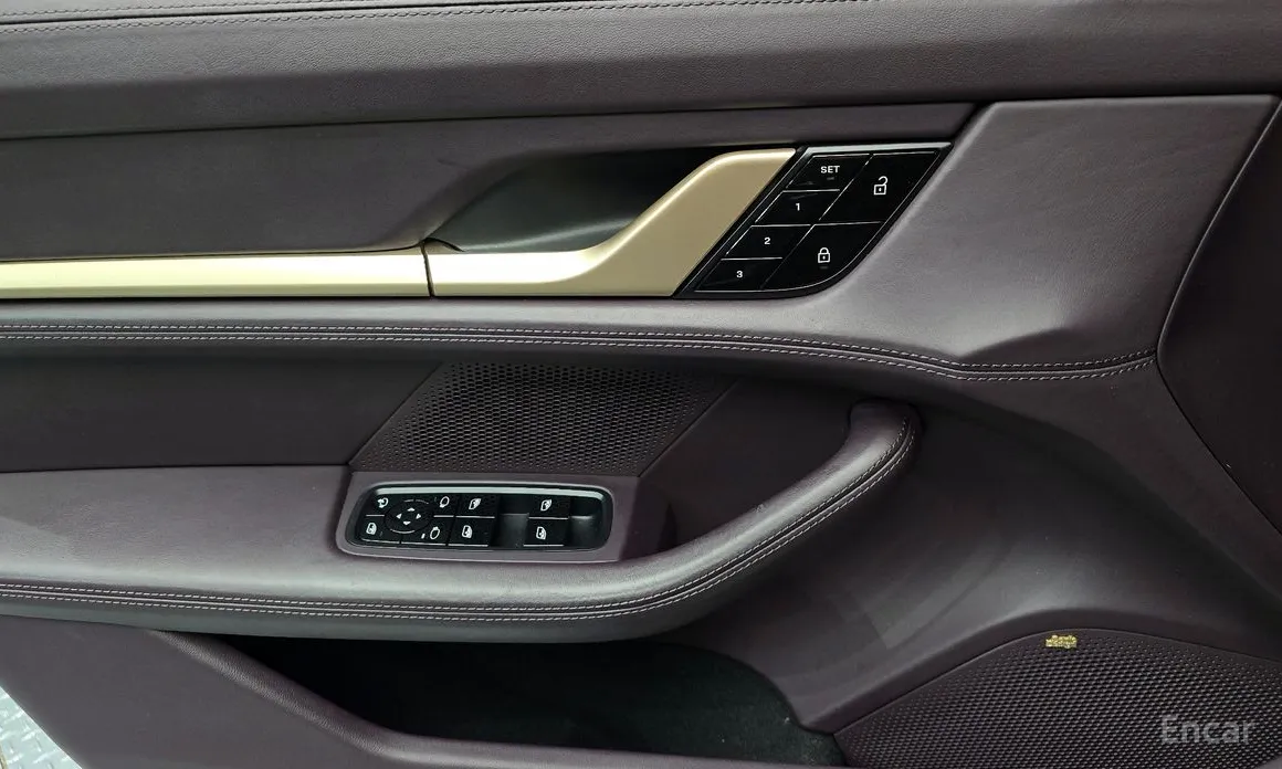 Фото 17 - Porsche Taycan