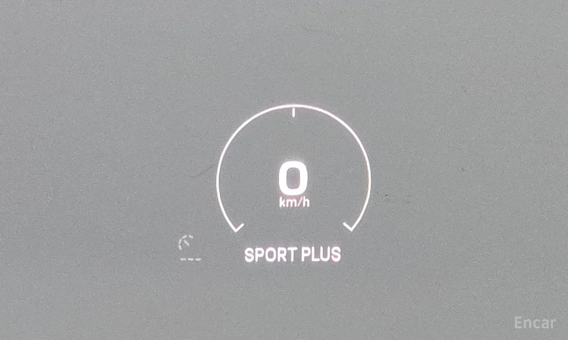 Фото 18 - Porsche Taycan