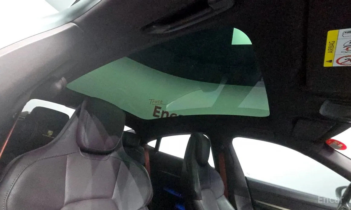 Фото 19 - Porsche Taycan