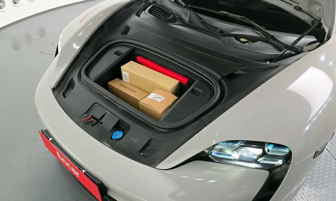 Фото 6 - Porsche Taycan