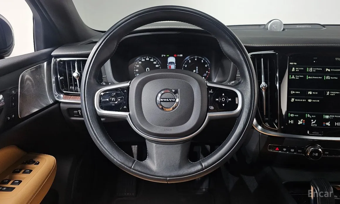 Фото 14 - Volvo V60