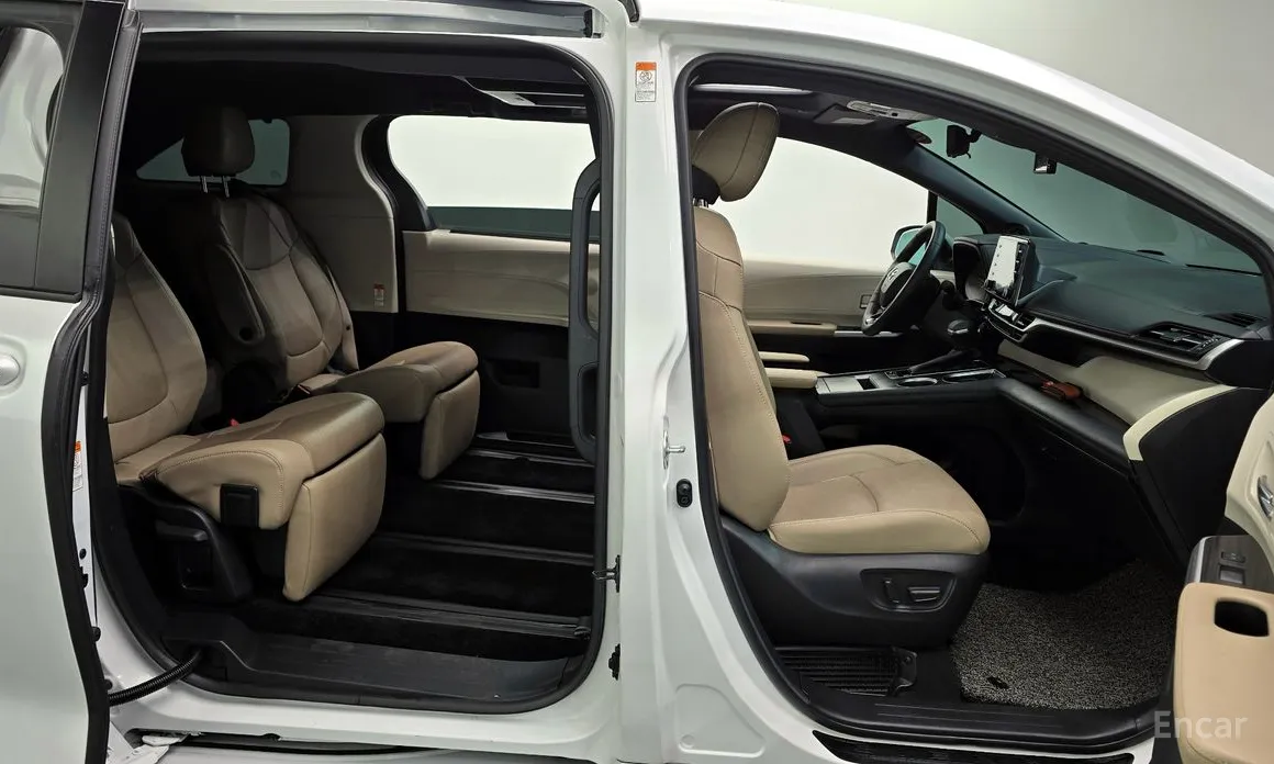 Фото 10 - Toyota Sienna