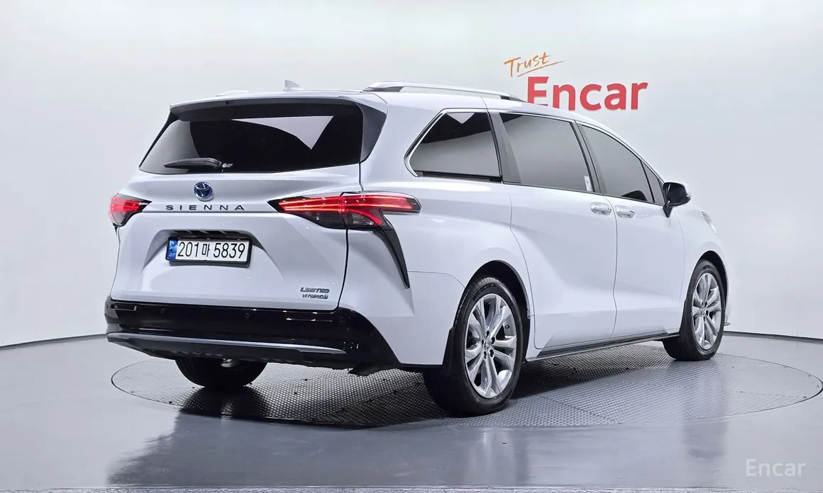 Фото 2 - Toyota Sienna