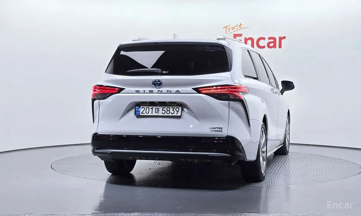 Фото 4 - Toyota Sienna