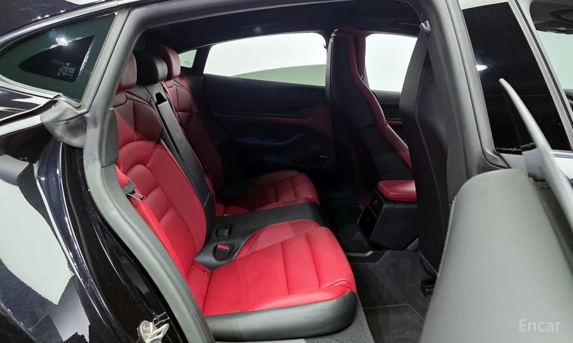 Фото 12 - Porsche Taycan