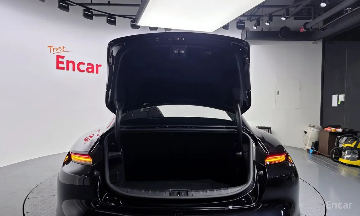 Фото 20 - Porsche Taycan