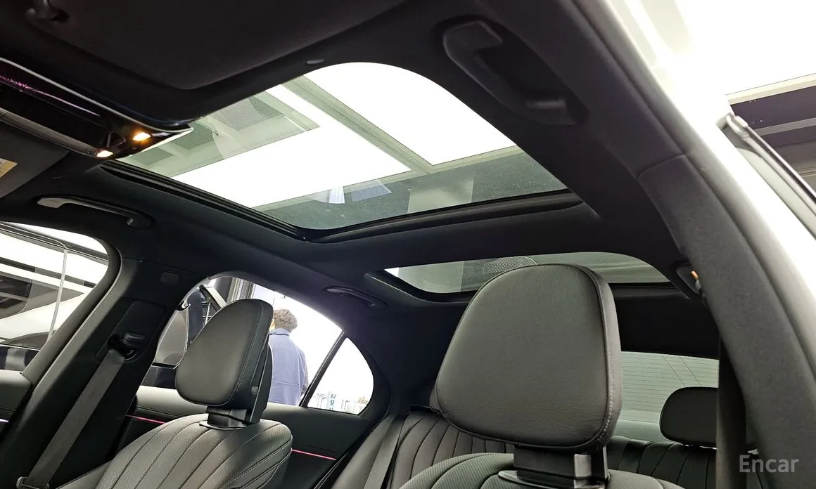 Фото 19 - Mercedes-Benz E-Class