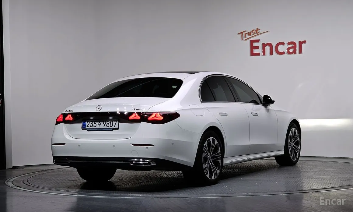 Фото 2 - Mercedes-Benz E-Class