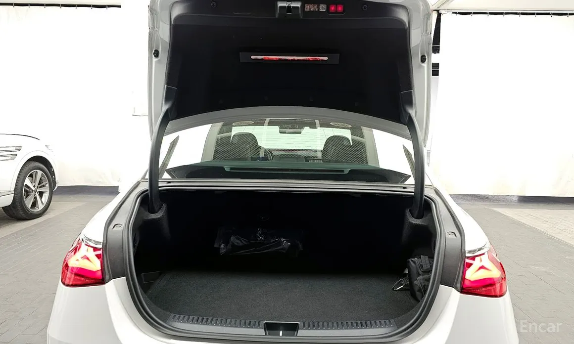 Фото 20 - Mercedes-Benz E-Class