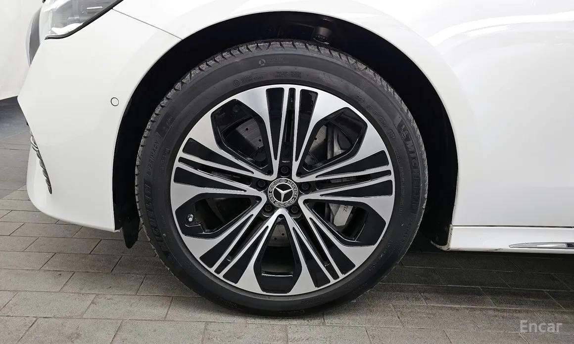 Фото 5 - Mercedes-Benz E-Class