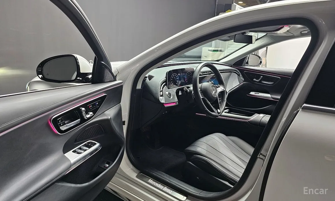 Фото 10 - Mercedes-Benz E-Class