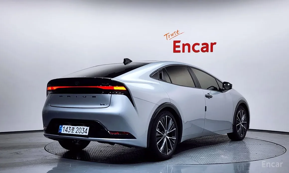 Фото 2 - Toyota Prius