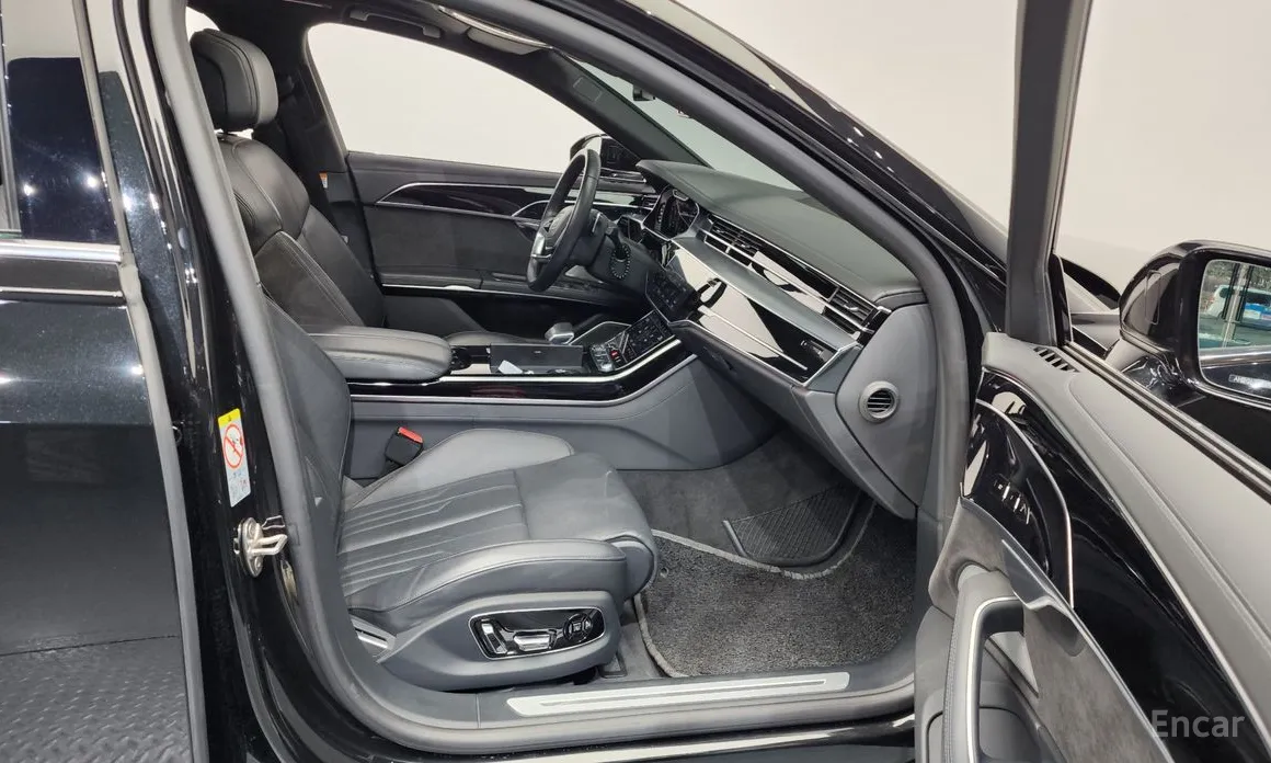 Фото 11 - Audi A8