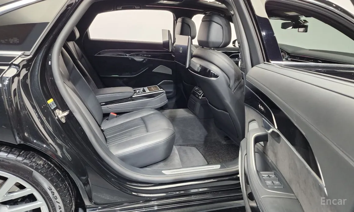 Фото 12 - Audi A8