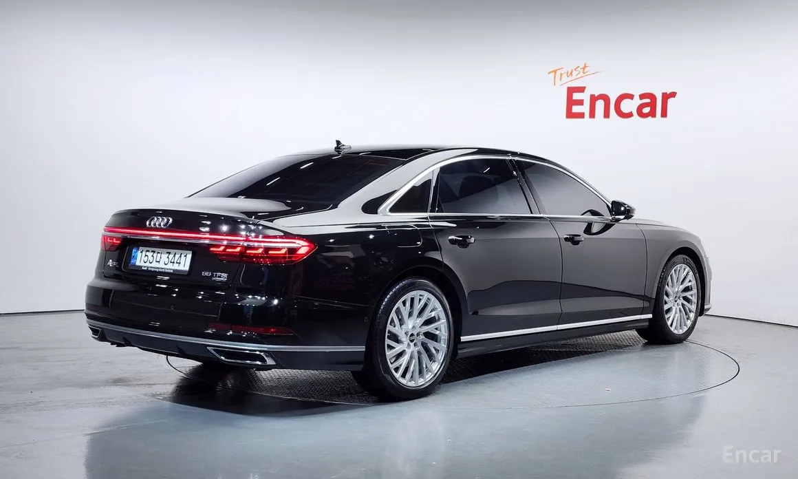 Фото 2 - Audi A8