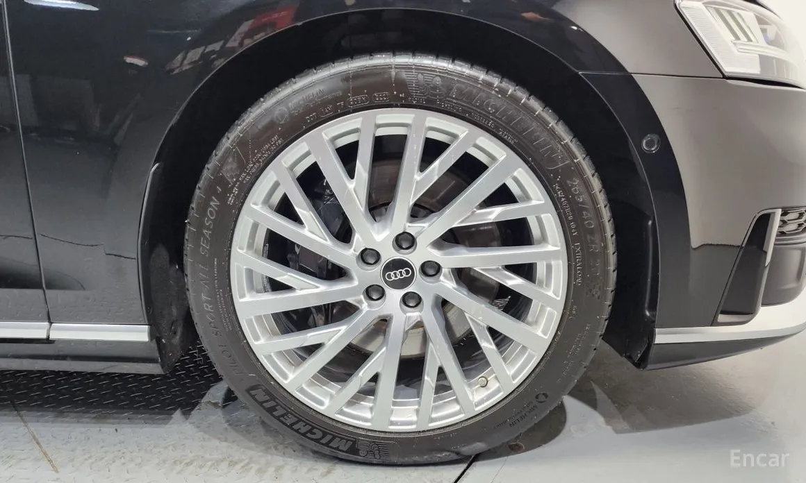 Фото 5 - Audi A8