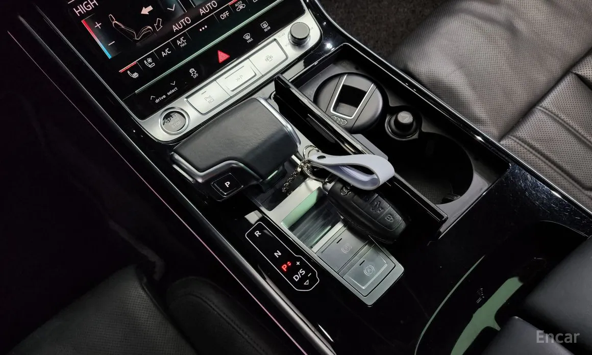 Фото 9 - Audi A8