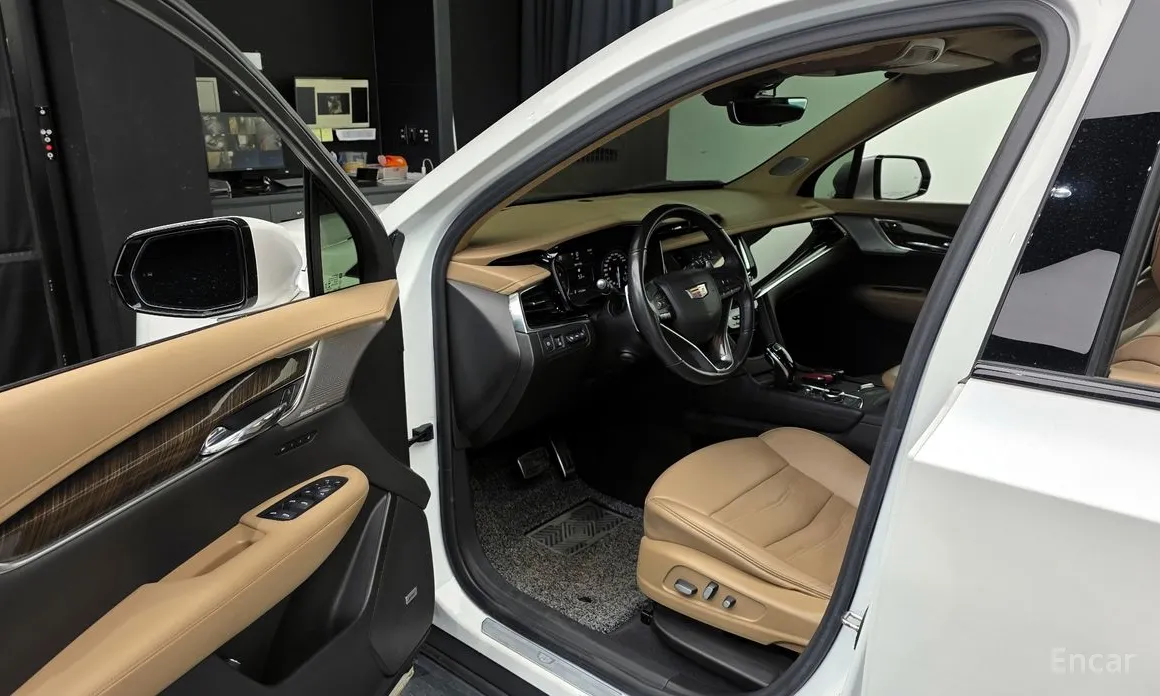 Фото 10 - Cadillac XT6