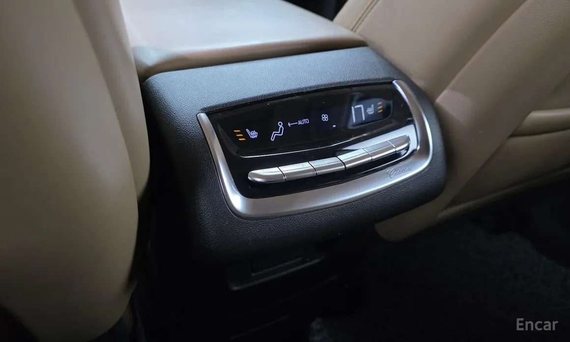 Фото 17 - Cadillac XT6