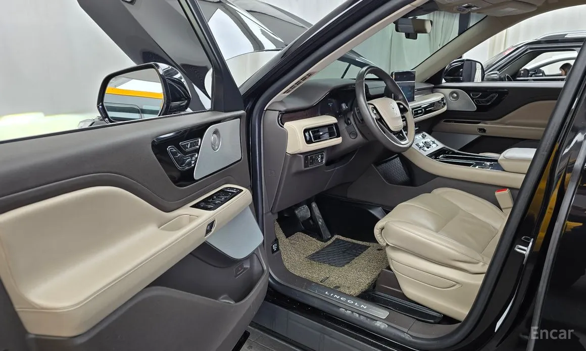 Фото 10 - Lincoln Aviator