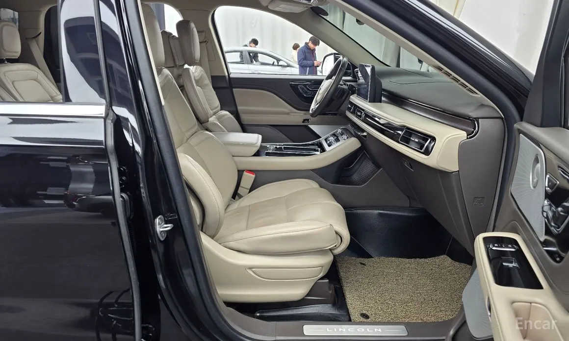 Фото 11 - Lincoln Aviator