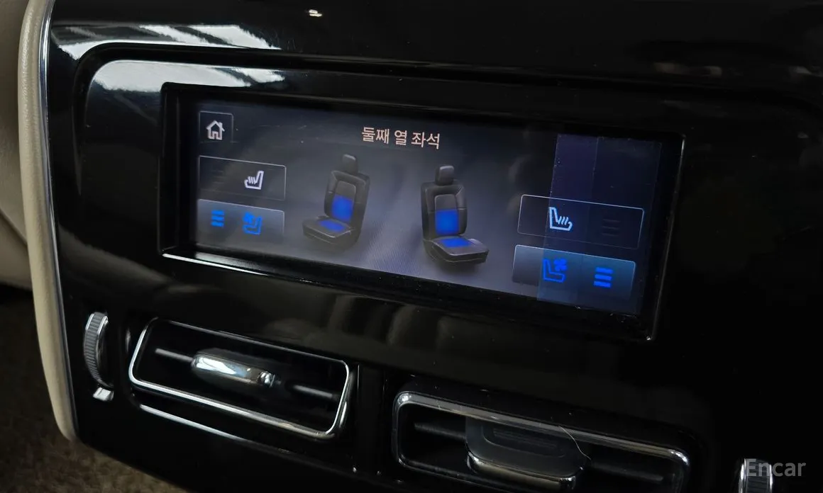 Фото 19 - Lincoln Aviator