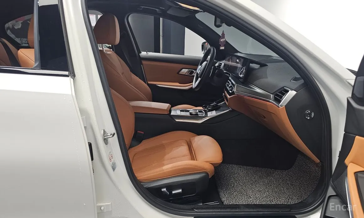 Photo 11 - BMW 3 Series