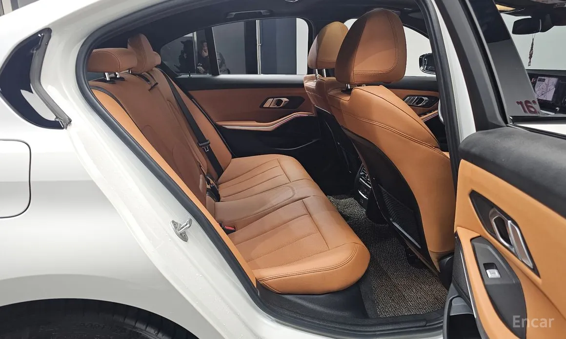 Photo 12 - BMW 3 Series