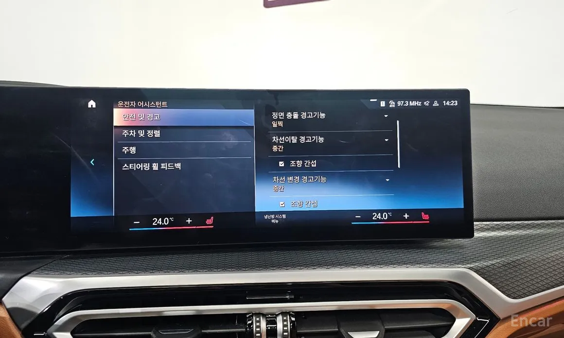 Photo 16 - BMW 3 Series