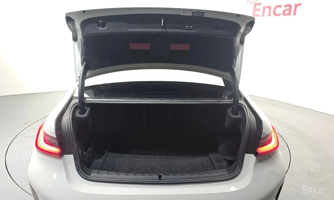 Photo 20 - BMW 3 Series