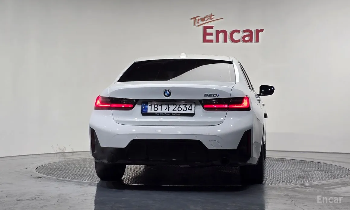 Photo 4 - BMW 3 Series