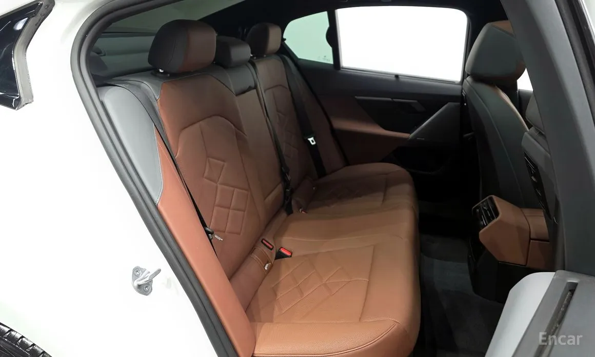 Фото 12 - BMW 5 Series