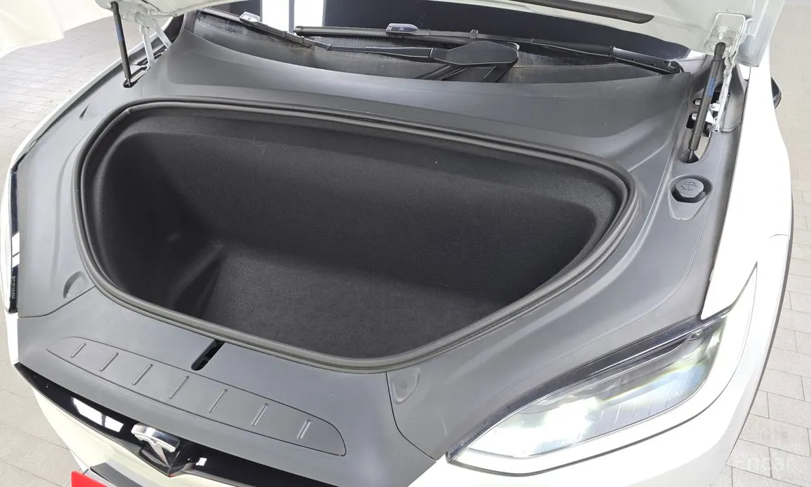 Фото 6 - Tesla Model X