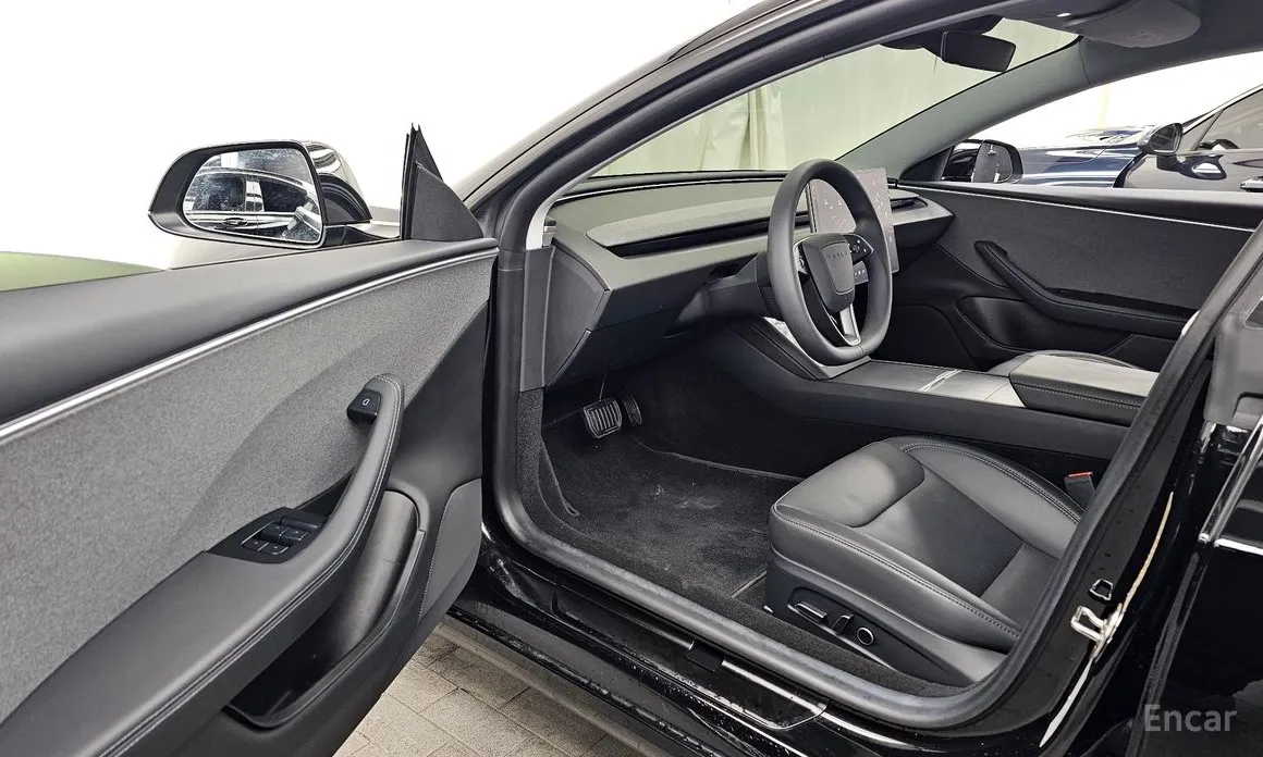 Фото 10 - Tesla Model 3