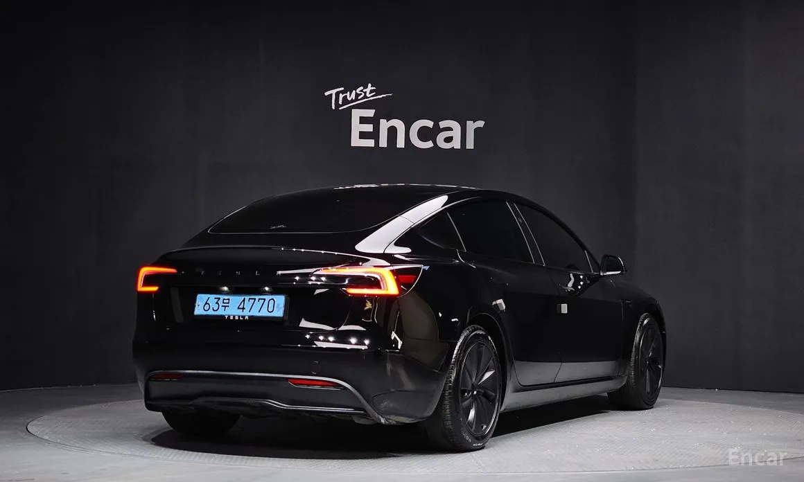 Фото 2 - Tesla Model 3