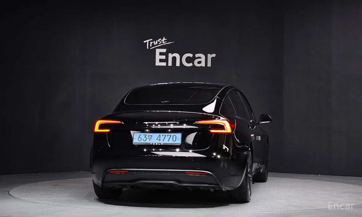 Фото 4 - Tesla Model 3