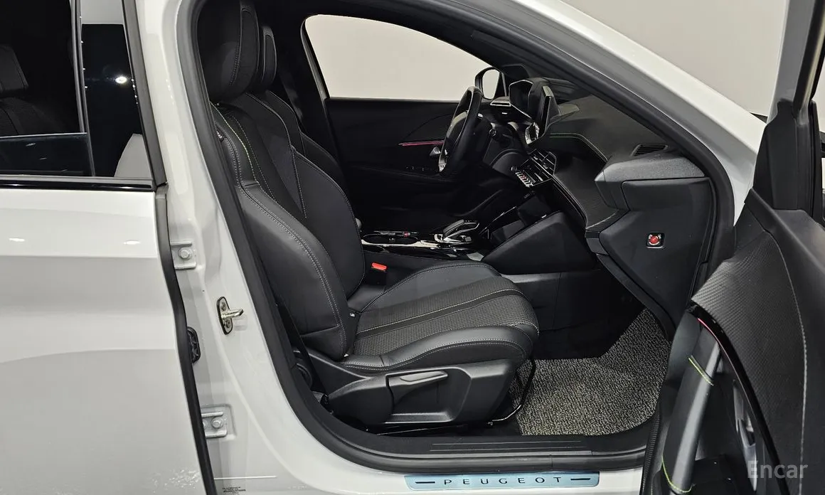 Фото 11 - Peugeot 208