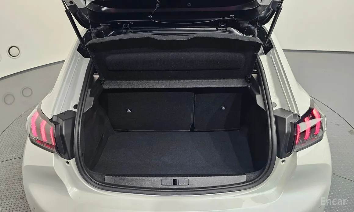 Фото 20 - Peugeot 208