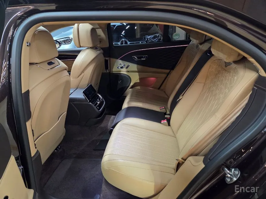 Фото 14 - Bentley Flying Spur