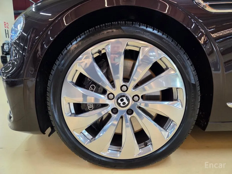 Фото 20 - Bentley Flying Spur