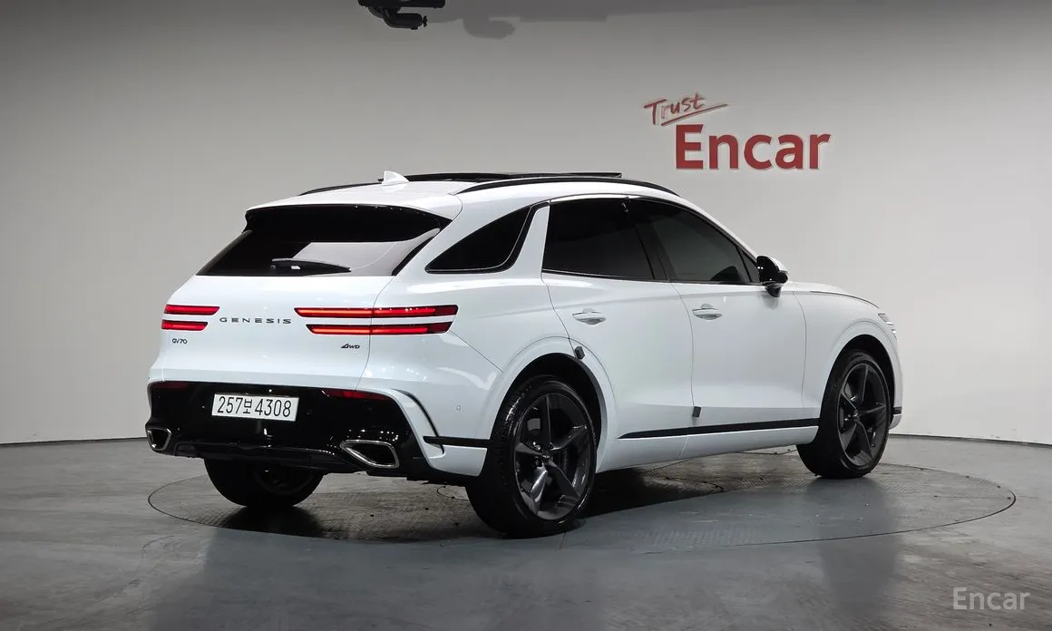 Фото 2 - Genesis GV70