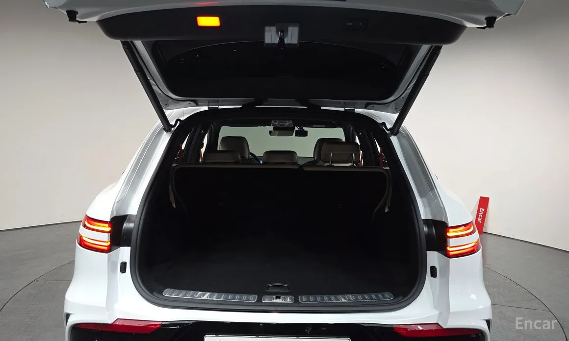 Фото 21 - Genesis GV70