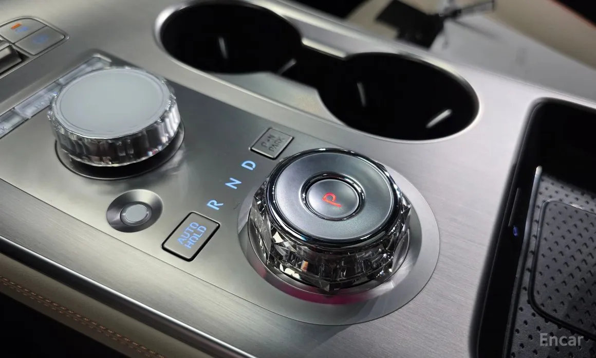 Фото 9 - Genesis GV70