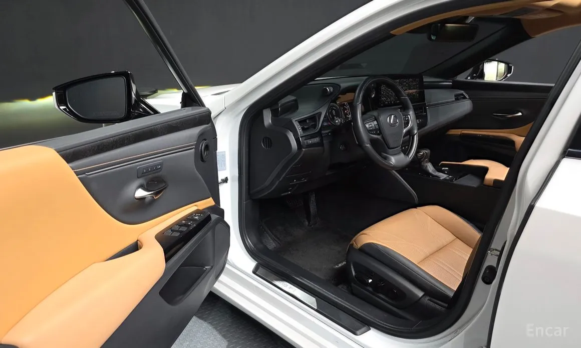 Фото 10 - Lexus ES