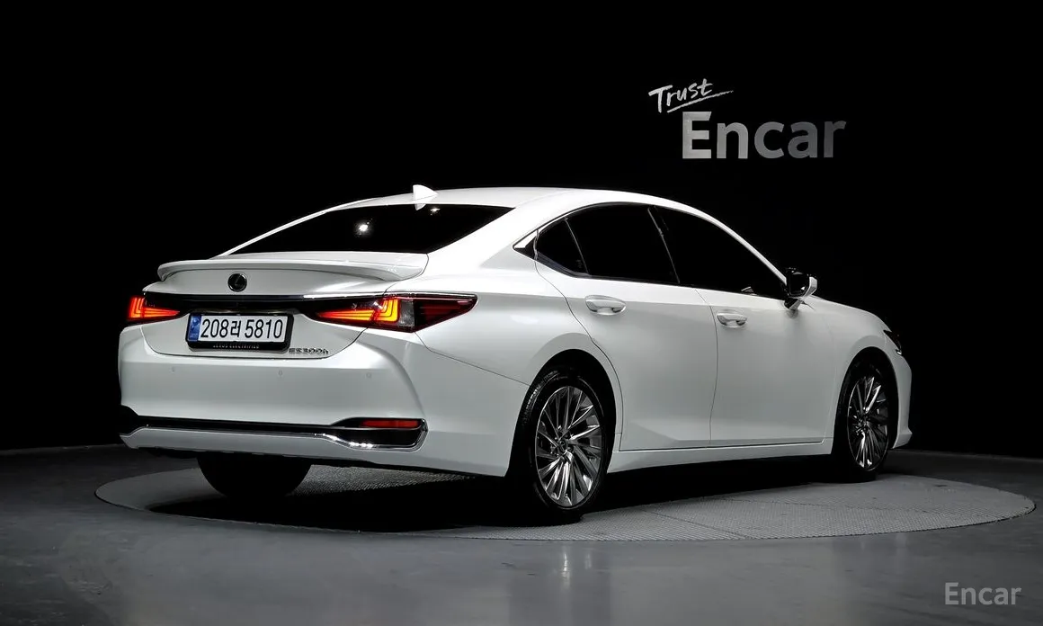 Фото 2 - Lexus ES