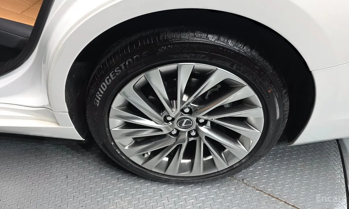 Фото 5 - Lexus ES